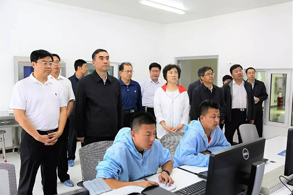 副省长李斌在科研制剂中心调研项目建设